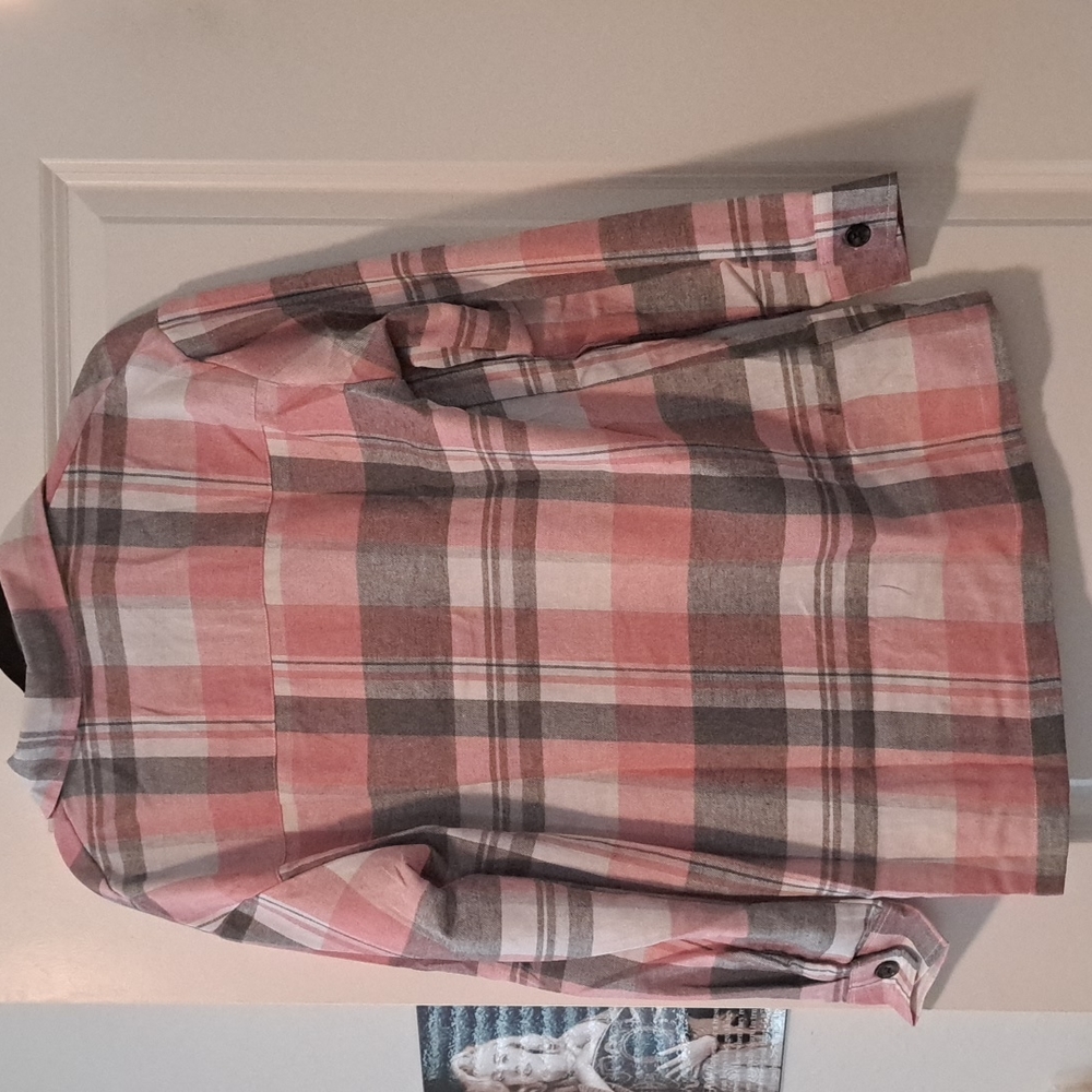 π₯New pink button up plaid shirt - Picture 8 of 8